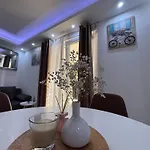 Luxury Nr Apartment *