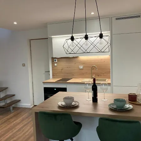 Luxury Nr * Σίμπενικ